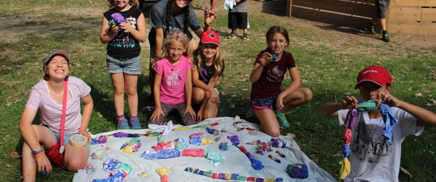 Kids making tie-dye at Camp Henry